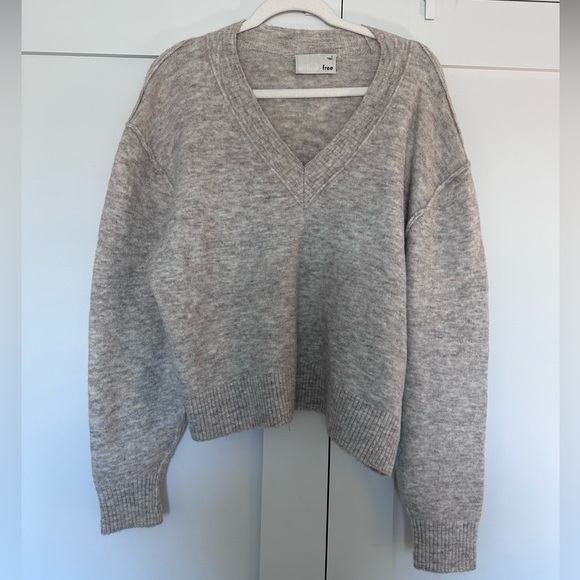 Aritzia Sweaters - Wilfred Free V-neck Sweater